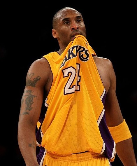 霍华德招募字母哥搭档东詹：别带伤强撑上场，湖人需要你（霍华德邀字母哥联手东詹；劝詹皇别带伤硬拼，湖人更需要你）