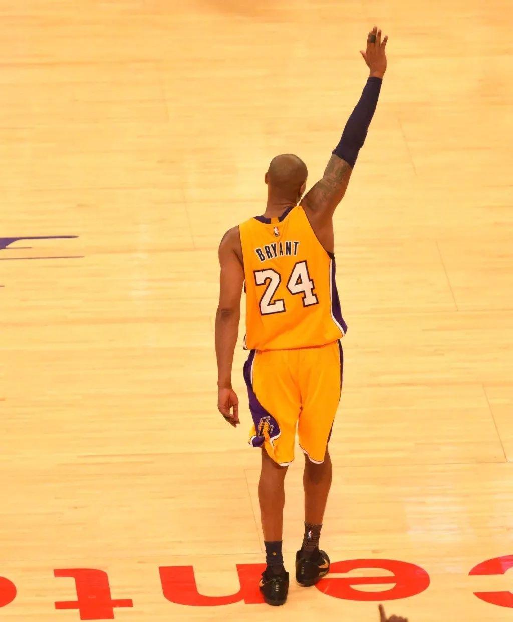 诺坎普新王？17岁的亚马尔和梅西谁更强？（诺坎普新王之争：17岁亚马尔能否比肩梅西？）