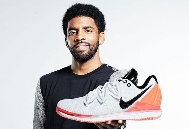 皇马：“嘿，你的益达。”利物浦：“不，是你的益达。”（皇马：“给，你的益达。”利物浦：“不对，还是你的。”）