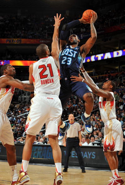 孙继海晒视频发出疑问：为什么现在小孩顺拐那么多（孙继海晒视频提问：为何如今孩子顺拐现象这么多？）