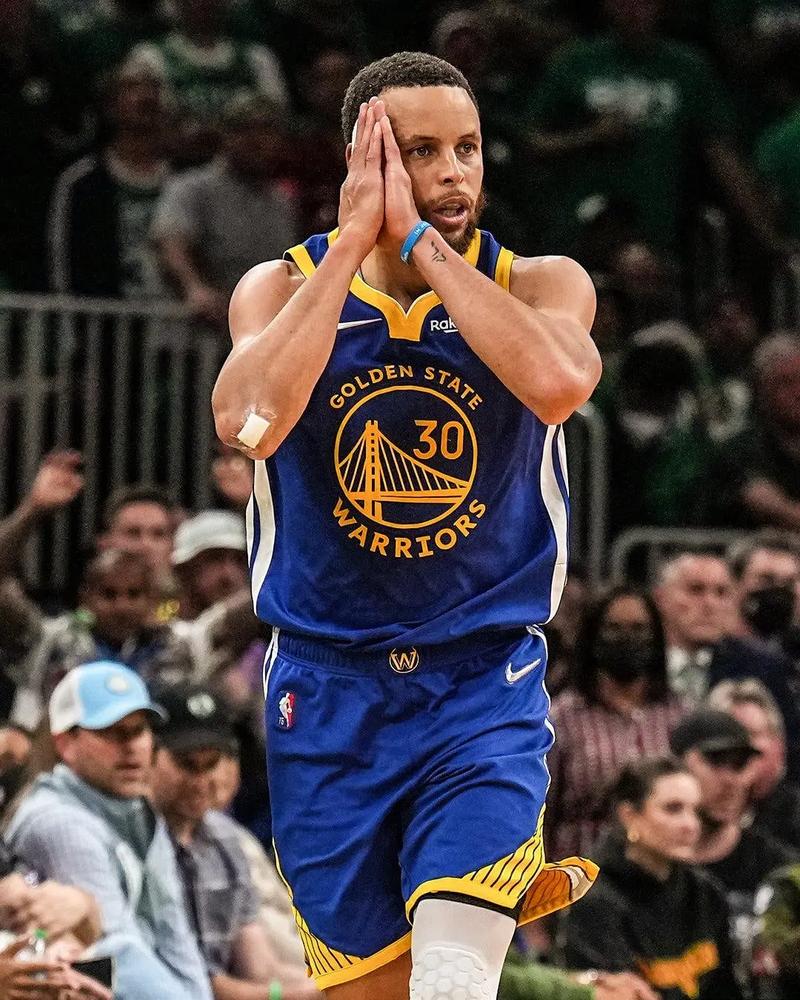 意媒：AC米兰将和罗马在冬窗争夺齐尔克泽（意媒：AC米兰与罗马冬窗竞夺齐尔克泽）